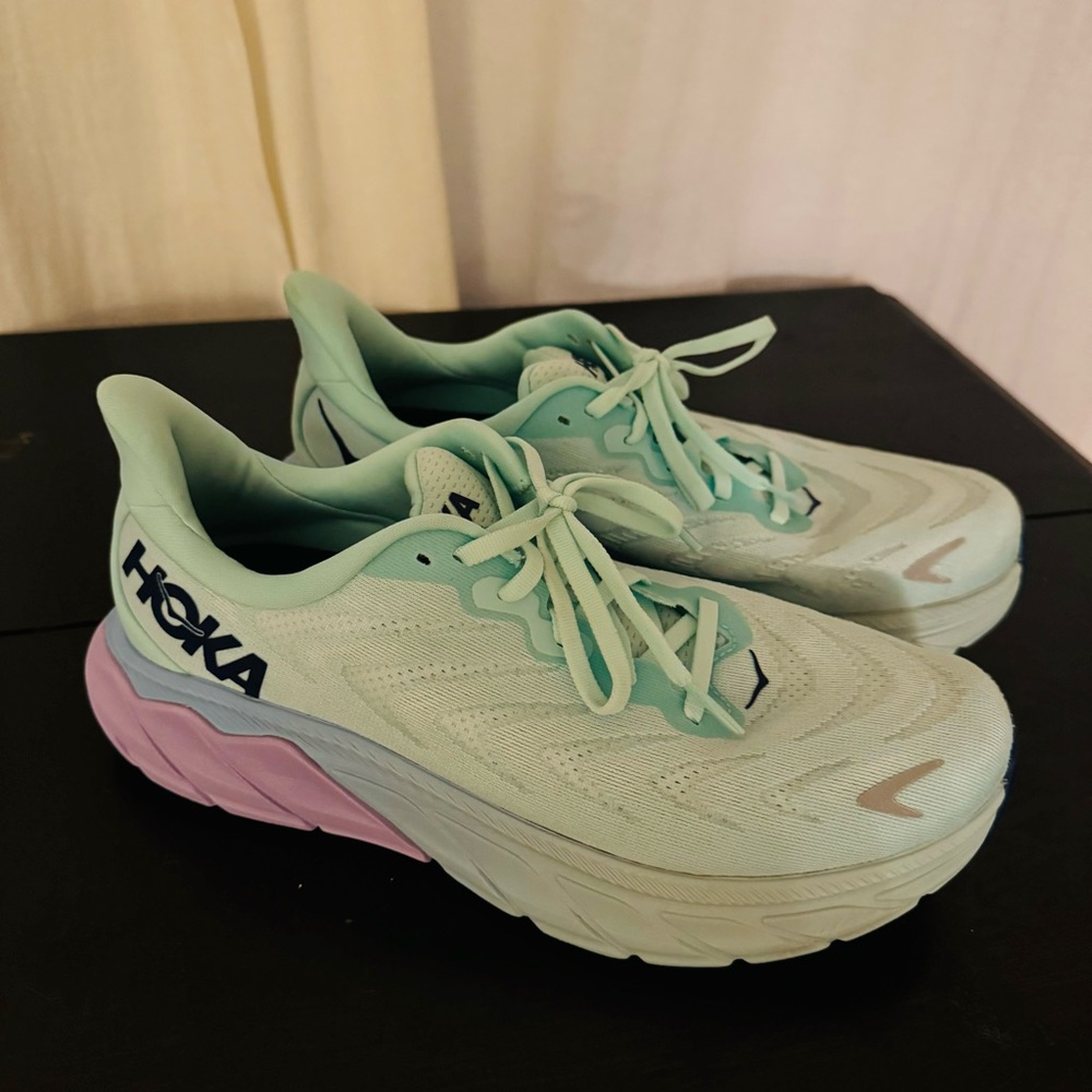 Hoka Arahi 6